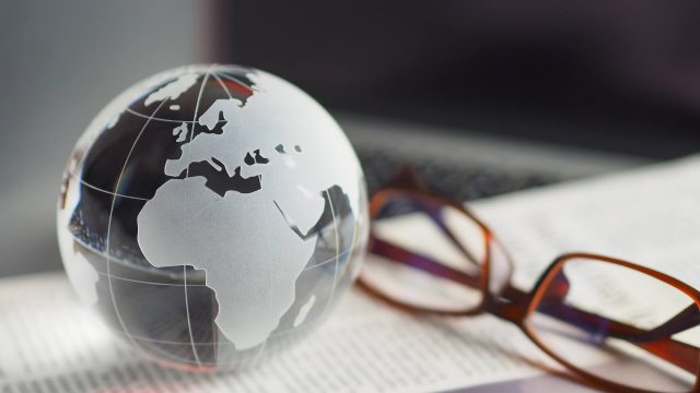 eMAXIS Slim全世界株式(3地域均等型)の評価は?他ファンドとの比較やポートフォリオ解説